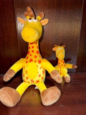 #633. Jeffrey giraffe toys r us plush